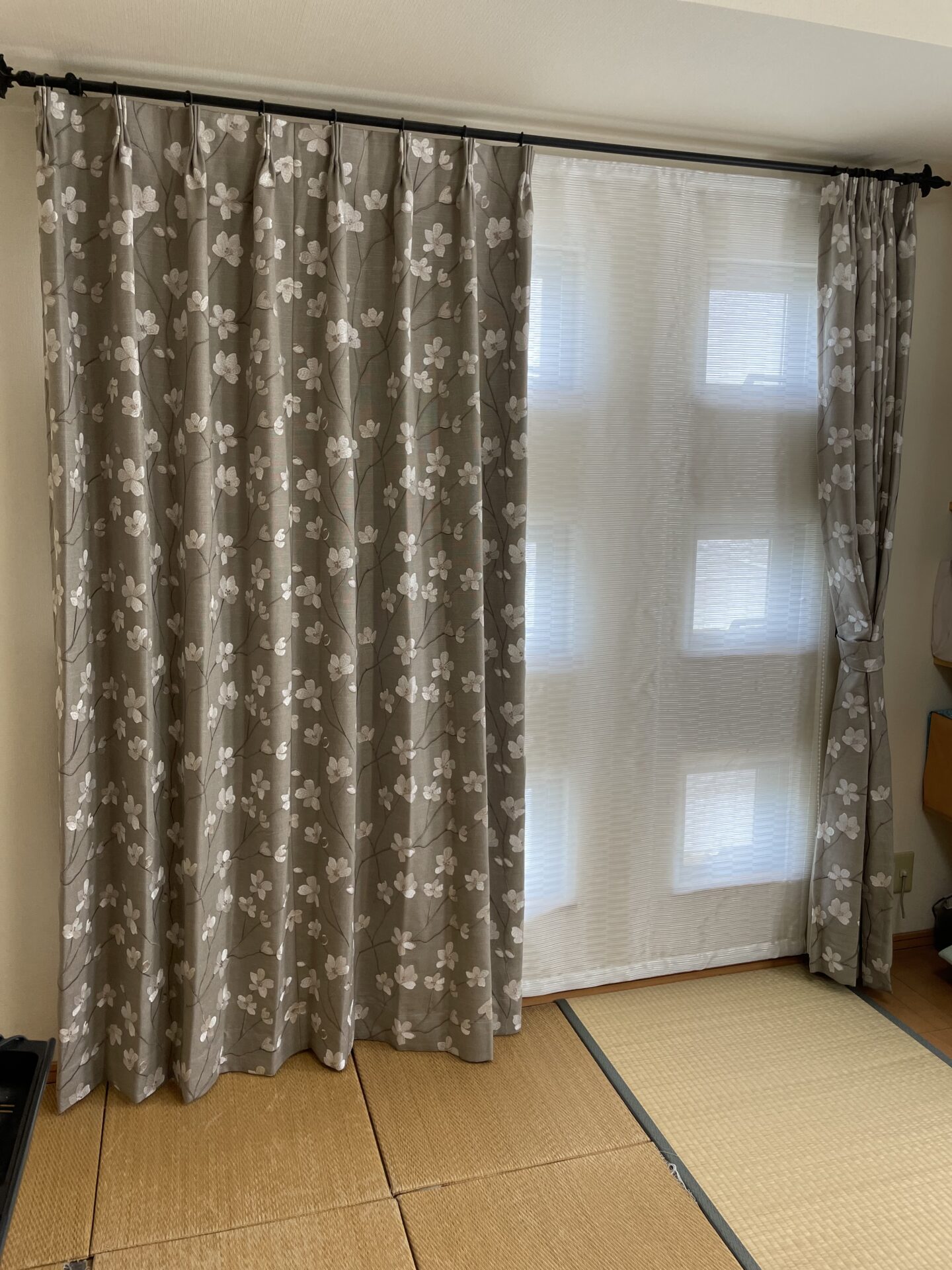 新宿区O様邸の和の雰囲気のドレープカーテンとレースシェード